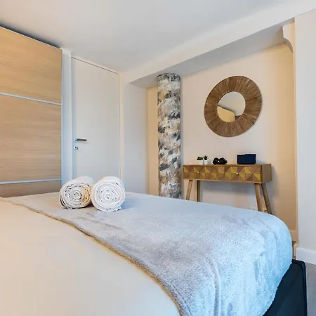 Maison Sur - Garage & Jardin Prive Apartment